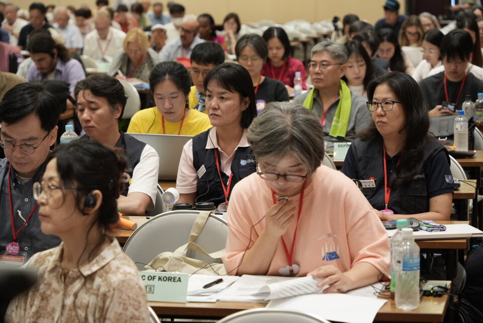 민주노총이 8월 3일부터 9일까지 일본 히로시마와 나가사키에서 열리는 ‘피폭 80년 원수폭금지 2025 세계대회’에 참석한다. 대회 첫날인 3일 세계 각국의 활동가들과 피폭 피해자들이 참석한 국제 회의가 진행됐다. 대회에 참석한 민주노총 참가단. 사진=민주노총