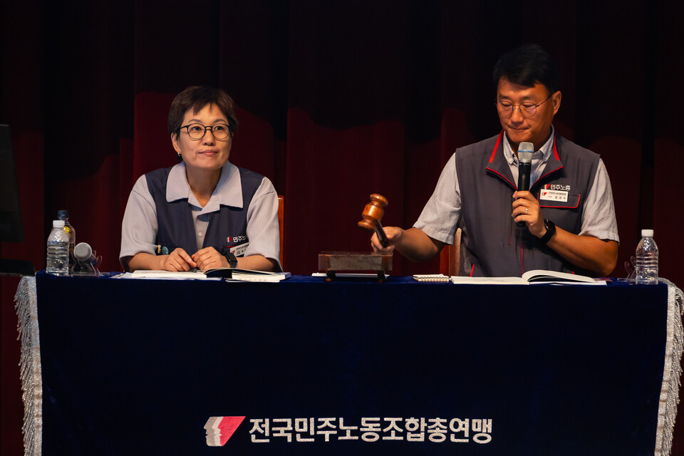 민주노총이 3일 서울 마포구 마포구청 대강당에서 2025년 제1차 중앙위원회를 열었다. 이날 민주노총 중앙위원들은 토론과 투표로 국회 사회적대화 참여를 결정했다. 1999년 노사정위원회 탈퇴 이후 첫 사회적대화 참여다. 사진=송승현