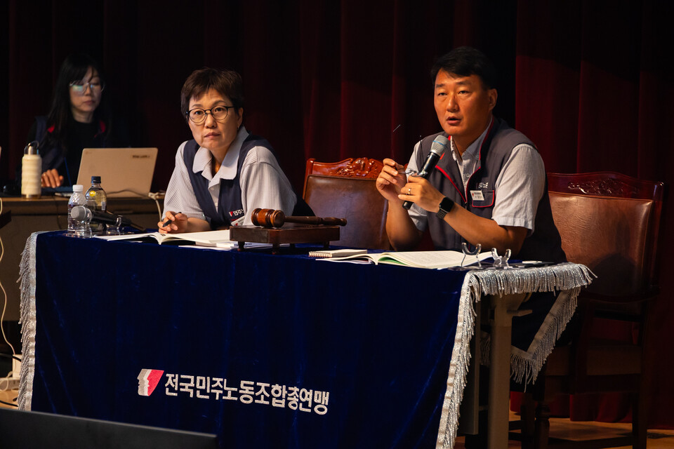 민주노총이 3일 서울 마포구 마포구청 대강당에서 2025년 제1차 중앙위원회를 열었다. 이날 민주노총 중앙위원들은 토론과 투표로 국회 사회적대화 참여를 결정했다. 1999년 노사정위원회 탈퇴 이후 첫 사회적대화 참여다. 사진=송승현