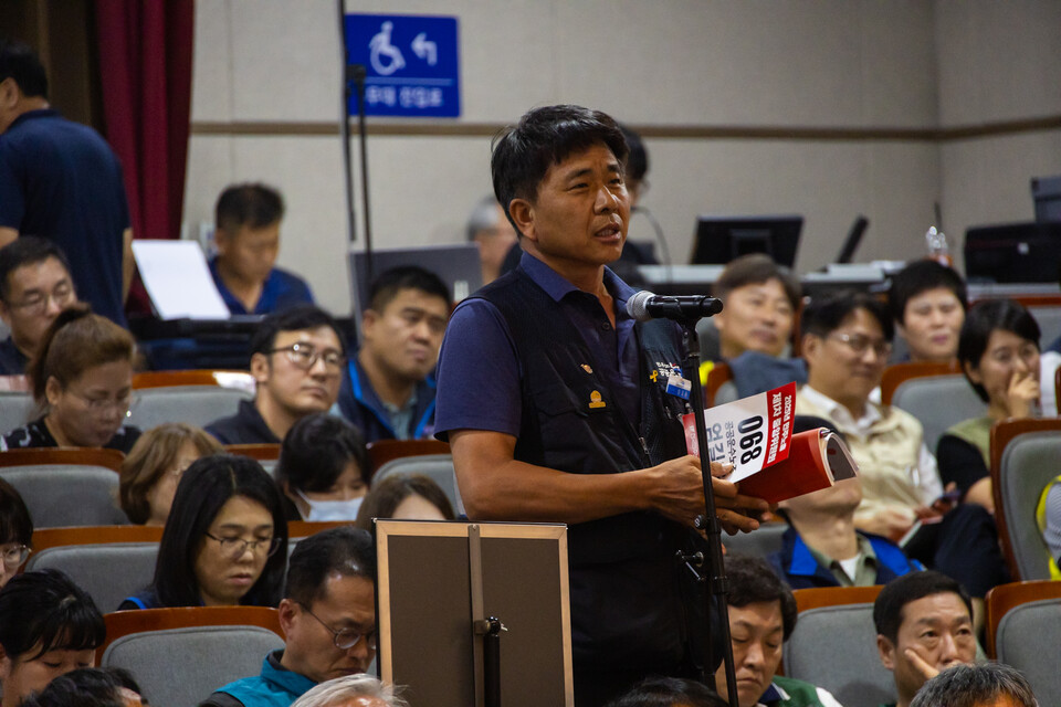 민주노총이 3일 서울 마포구 마포구청 대강당에서 2025년 제1차 중앙위원회를 열었다. 이날 민주노총 중앙위원들은 토론과 투표로 국회 사회적대화 참여를 결정했다. 1999년 노사정위원회 탈퇴 이후 첫 사회적대화 참여다. 사진=송승현