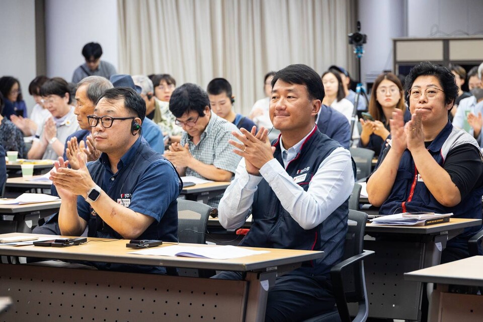 원폭 투하 80주년과 광복 80주년을 맞아 민주노총이 10일 오후 3시 30분 서울 중구 YWCA회관 대강당에서 ‘한국-일본 피폭자 증언대회’를 열고 피폭자의 증언을 알리는 한편 동아시아 비핵 평화를 위한 한일 노동조합과 시민운동의 연대를 다짐했다. 사진=송승현