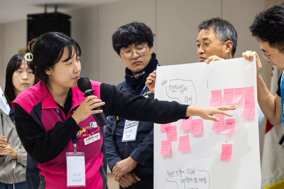 2025 민주노총 청년활동가대회가 16~17일 세종 조치원읍 홍익대학교 국제연수원에서 1박2일간 진행됐다. 민주노총 청년활동가들이 모여 청년 세대 일자리 문제와 노동운동 전략을 고민하는 자리가 된 활동가대회에는 약 70여 명의 민주노총 가맹산하 소속 다양한 청년 노동자들이 함께했다. 사진=송승현