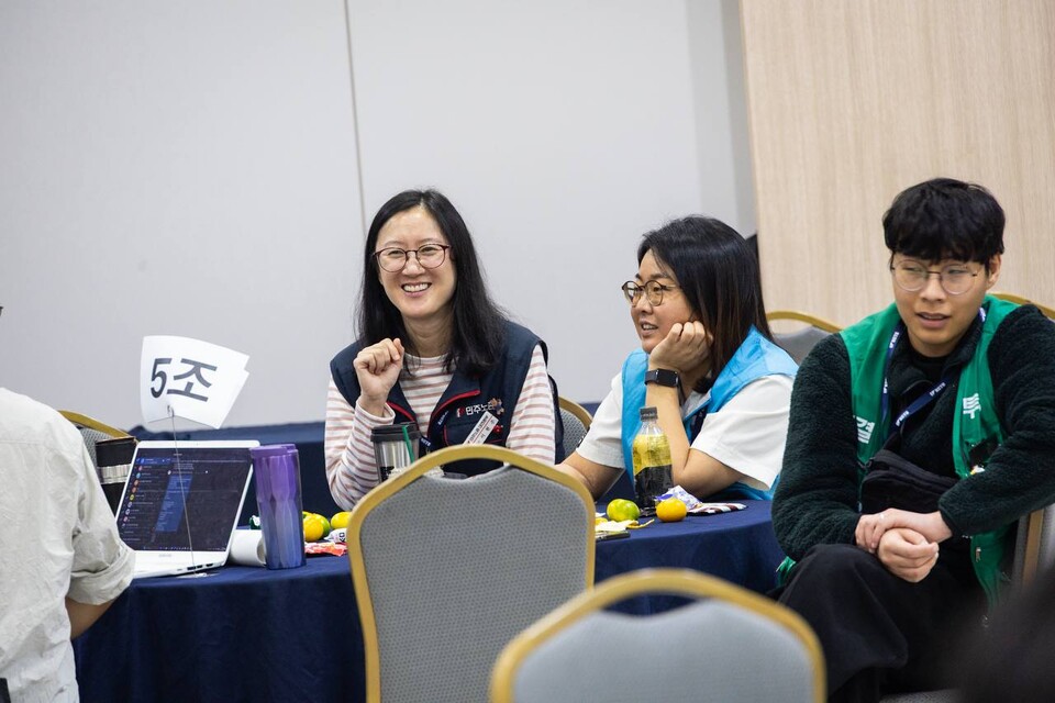 2025 민주노총 청년활동가대회가 16~17일 세종 조치원읍 홍익대학교 국제연수원에서 1박2일간 진행됐다. 민주노총 청년활동가들이 모여 청년 세대 일자리 문제와 노동운동 전략을 고민하는 자리가 된 활동가대회에는 약 70여 명의 민주노총 가맹산하 소속 다양한 청년 노동자들이 함께했다. 사진=송승현