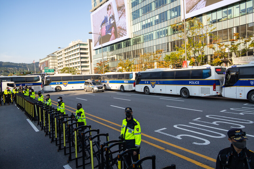민주노총이 25일 오후 서울 숭례문 앞과 울산 태화강역에서 각각 결의대회를 열고 이재명 정부를 향해 미국의 대미투자 강요에 당당히 맞설 것을 주문했다. 사진은 서울대회. 사진=송승현