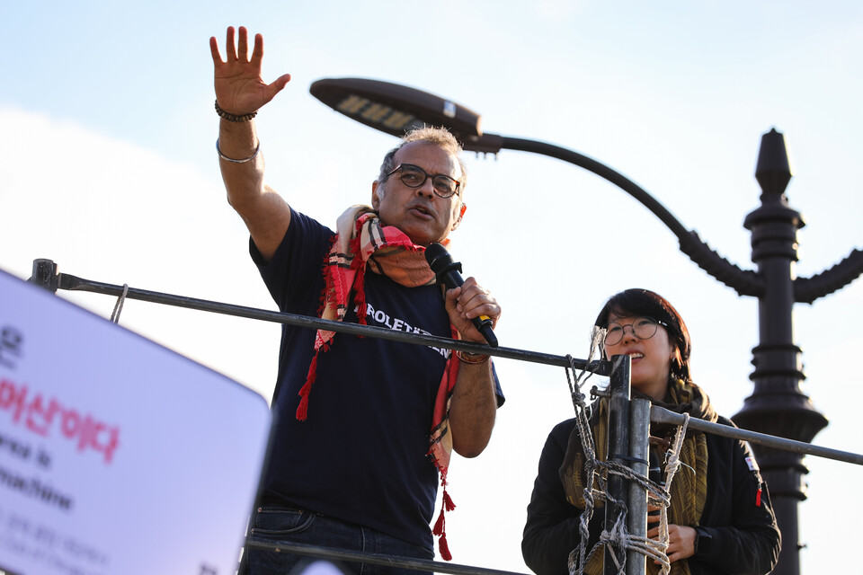 민주노총이 29일 오후 경북 경주시 경주문화관(구 경주역 앞)에서 ‘경제 수탈, 일자리 파괴! 트럼프 방한 반대 민주노총 결의대회’를 열고 트럼프 전 미국 대통령의 방한과 한미 관세 협상에 대해 강한 반대의사를 드러냈다. 결의대회 뒤에는 제 시민사회와 함께 NO 트럼프 시국대회를 열고 경주 시내를 행진했다. 사진=김래곤