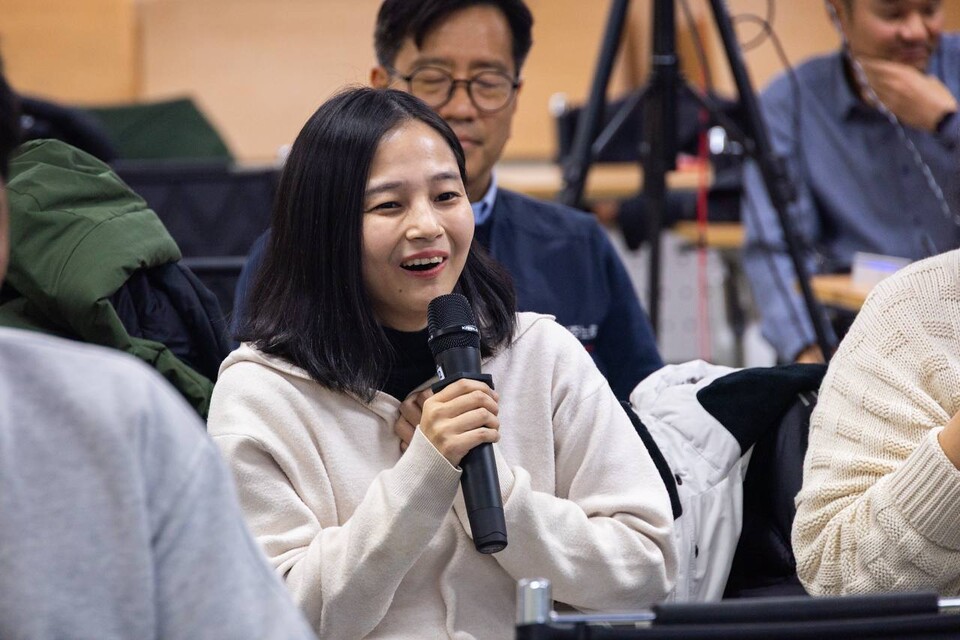 민주노총은 6일 오후 4시 서울 중구 금속노조 회의실에서 토크콘서트를 열어 ‘윤석열 탄핵광장과 청년노동’ 연구결과를 발표했다. 광장에서의 경험, 민주노총에 대한 기대와 주문, 청년 불안정 노동 문제 해결을 위한 요구 등을 중심으로한 패널 대담도 이어졌다. 사진=송승현