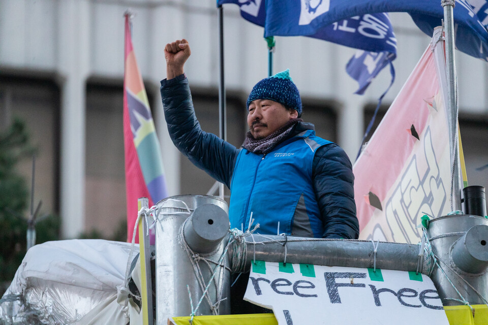 민주노총 투쟁사업장 투쟁승리 문화제가 30일 오후 4시 고진수 지부장의 고공농성장이 있는 서울 중구 세종호텔 앞에서 열렸다. 사진=송승현